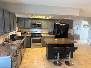 Geladeira, fogão, cooktop, lava-louças