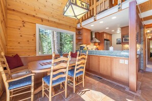 Dining - Pet-Friendly Cabin with Pool Table & Hot Tub (Tahoe Vista)
