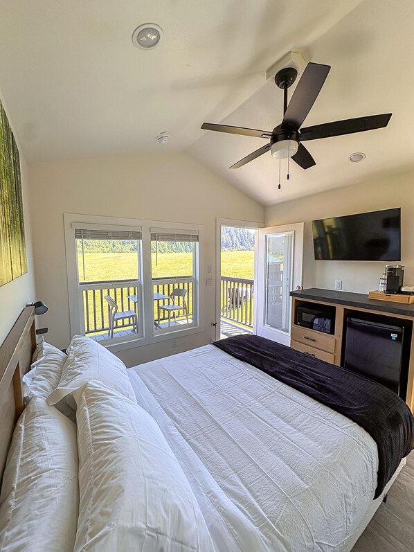 Economy Double Room, Sea View | Free WiFi