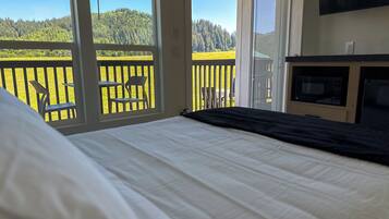 Economy Double Room, Sea View | Free WiFi