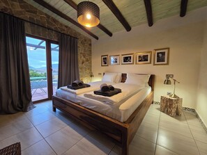 2 bedrooms, in-room safe, iron/ironing board, travel cot - Shangri-lá (tree of life) Villas (Tefía)