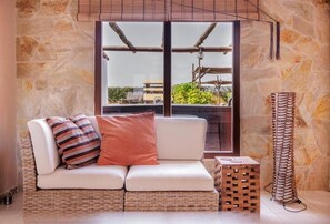 Smart TV - Shangri-lá (tree of life) Villas (Tefía)