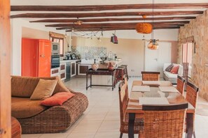 Smart TV - Shangri-lá (tree of life) Villas (Tefía)