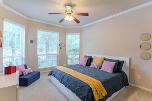 3 bedrooms, iron/ironing board, free WiFi, bed sheets - 1 story, foosball, COZY 3 bedroom in The Woodlands ! ! (Tomball)