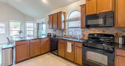 1 story, foosball, COZY 3 bedroom in The Woodlands ! !