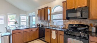 1 story, foosball, COZY 3 bedroom in The Woodlands ! !