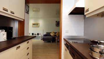 冷蔵庫、オーブン、コンロ、食器洗い機