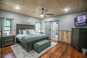 2 soverom, strykejern/-brett, wi-fi og sengetøy