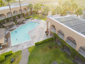 Outdoor pool - HOTEL SANTA FE (Camargo)