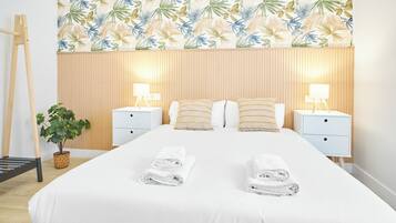 1 dormitorio, escritorio, tabla de planchar con plancha y wifi