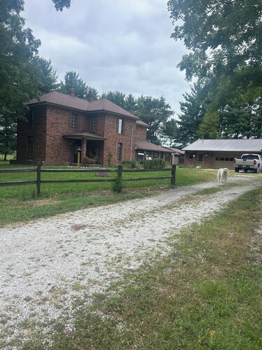 Amo Country Manor Apartment w ac