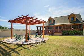 Terrace/patio - Cozy Country Cabin near Savannah, Georgia
The Perfect Staycation (Glennville)