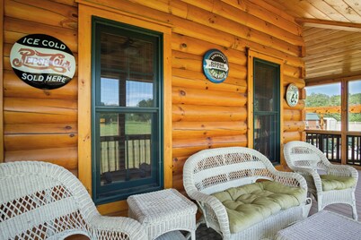 Cozy Country Cabin near Savannah, Georgia
The Perfect Staycation