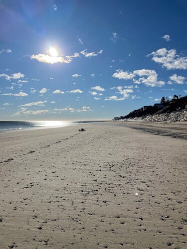 Charming Cabin 500 feet to beach