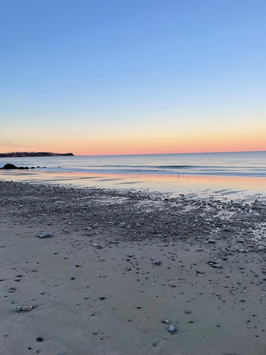 Charming Cabin 500 feet to beach