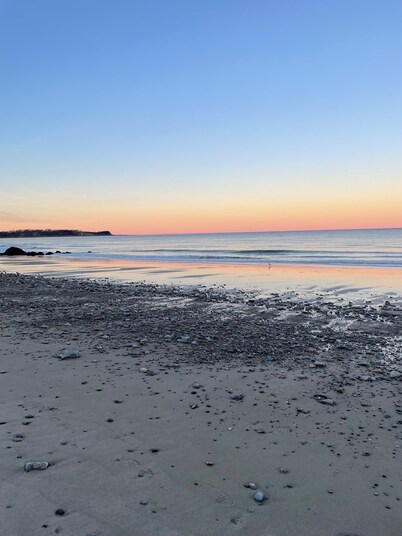 Charming Cabin 500 feet to beach