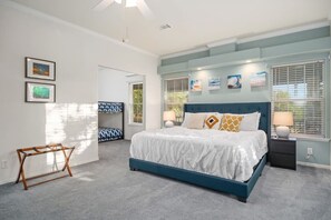 3 Schlafzimmer, Schreibtisch, Bügeleisen/Bügelbrett, Reisekinderbett