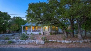 A house with a porch, a front door, and a driveway. - Guadalupe Riverfront Retreat | Sleeps 10 Kerrville (Kerrville)
