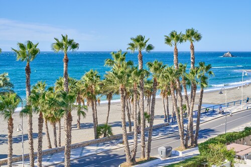 Appartement 'Góndolas Costa Tropical' avec vue sur la mer, Wi-Fi et climatisation
