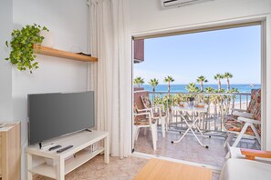 TV, table tennis - Apartment 'Góndolas Costa Tropical' with Sea View, Wi-Fi and Air Conditioning (ALMUÑECAR)