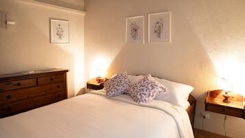 2 bedrooms, WiFi, bed sheets