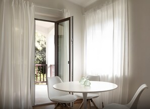 Dining - Sauvignon Apartment with Terrace (Mossa)