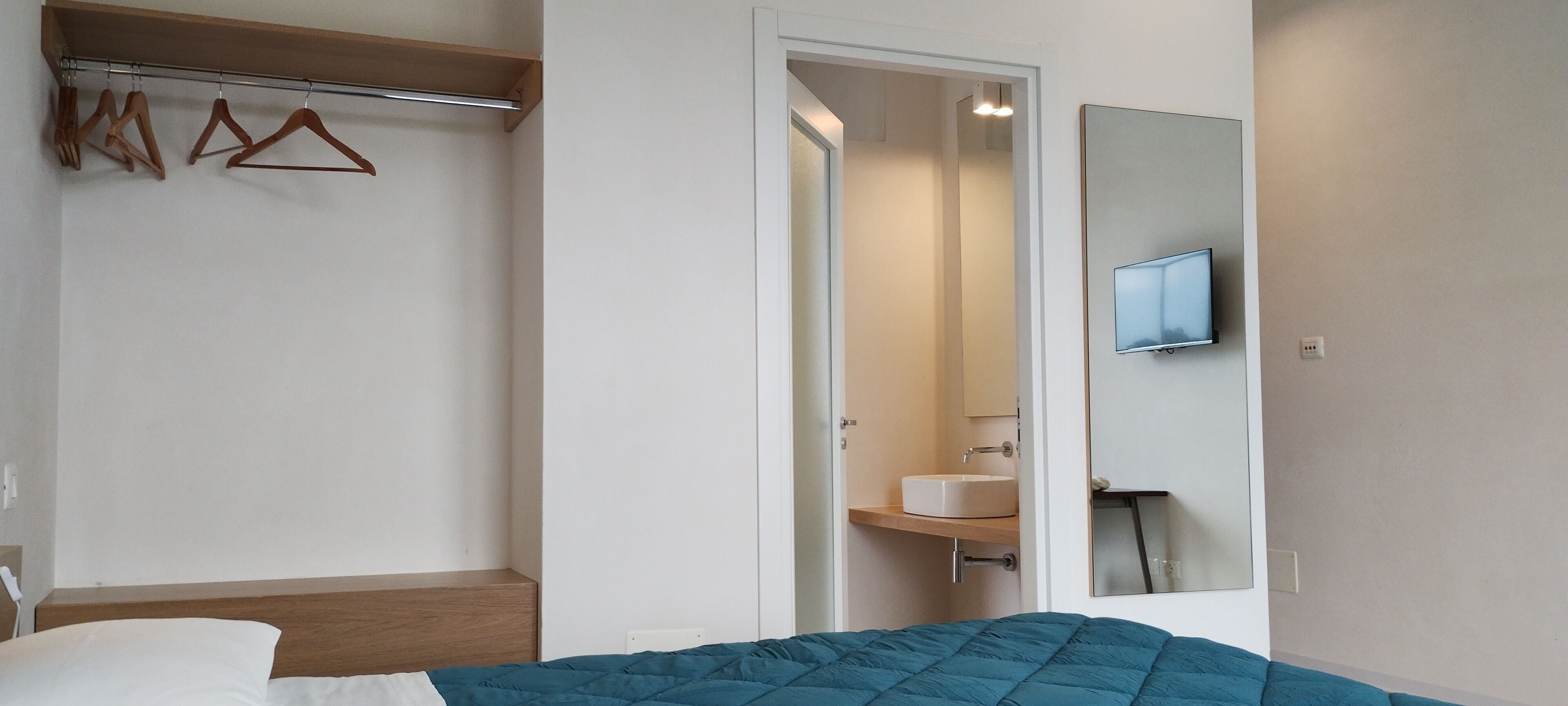 Double or Twin Room, Garden View | In-room safe, soundproofing, free WiFi, bed sheets
