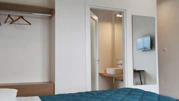 Double or Twin Room, Garden View | In-room safe, soundproofing, free WiFi, bed sheets