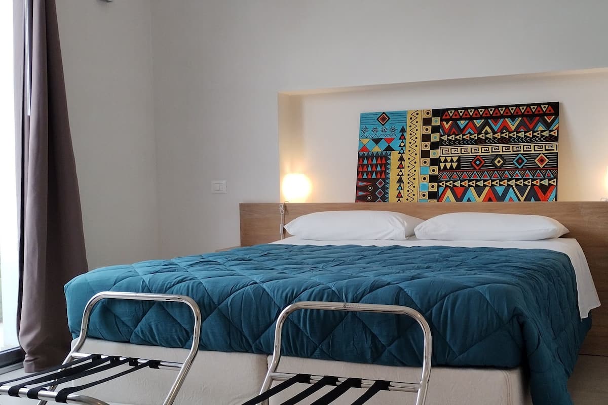 Premium bedding, minibar, in-room safe, soundproofing