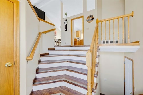 Hanover. Stylish pet friendly home. No pet fee