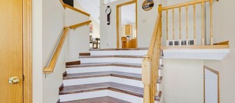 Hanover. Stylish pet friendly home. No pet fee