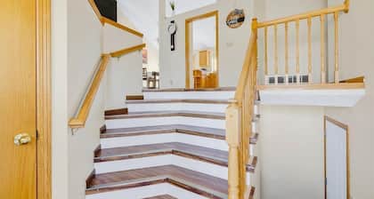 Hanover. Stylish pet friendly home. No pet fee