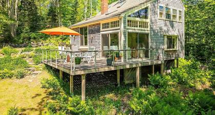 Coastal cabin in the trees