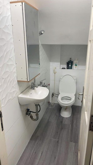 Superior Double Room, City View | Bathroom
