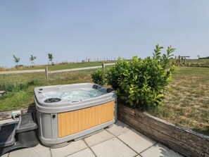 Bồn tắm spa ngoài trời