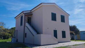 Exterior - Casaleri is the ground floor of a Maremma reclamation farmhouse 3 km from the sea (Tarquinia)