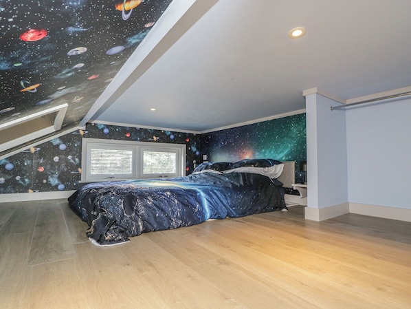 2 habitaciones, decoración personalizada y muebles diferentes