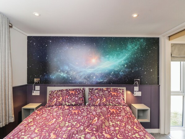 2 室のベッドルーム、客室ごとに異なる装飾、客室ごとに異なるインテリア、WiFi (無料)