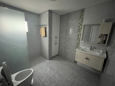 Hair dryer, towels, toilet paper. Modern and functional three-bedroom house near the Paysandu terminal