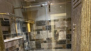 Bathroom - Pyramids heavin inn (Giza)