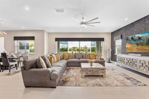 Living area - The Starburst Villa - Six Bedroom House, Sleeps 18 (Kissimmee)