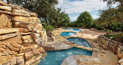 Hill Country Hideaway: The Hollows by Lake Travis