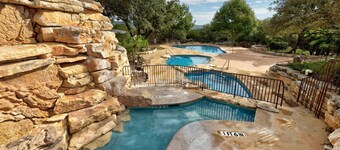 Hill Country Hideaway: The Hollows by Lake Travis