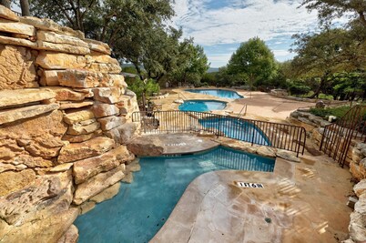 Hill Country Hideaway: The Hollows by Lake Travis