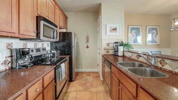 冰箱、微波炉、烤箱、炉灶