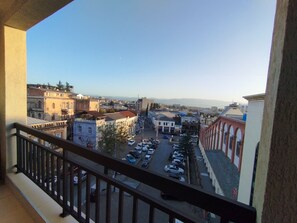 Property grounds - Charming 1-bedroom apartment in wonderful Kutaisi with AC (Kutaisi)