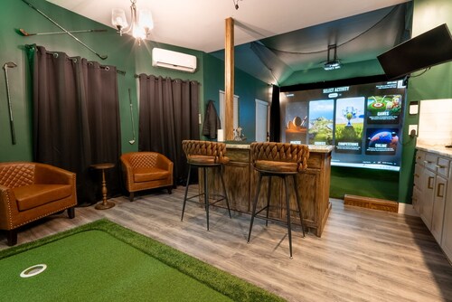 Masters Retreat + Private Golf Lounge