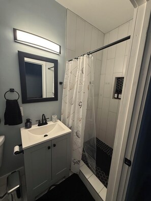 Dusche, Handtücher, Seife, Toilettenpapier