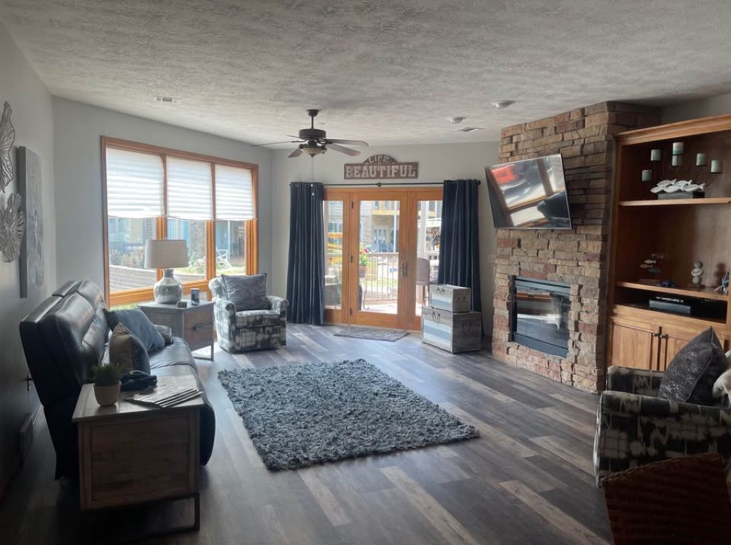 Smart TV, fireplace, DVD player, books