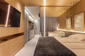 Deluxe Apartment, Lanai, City View